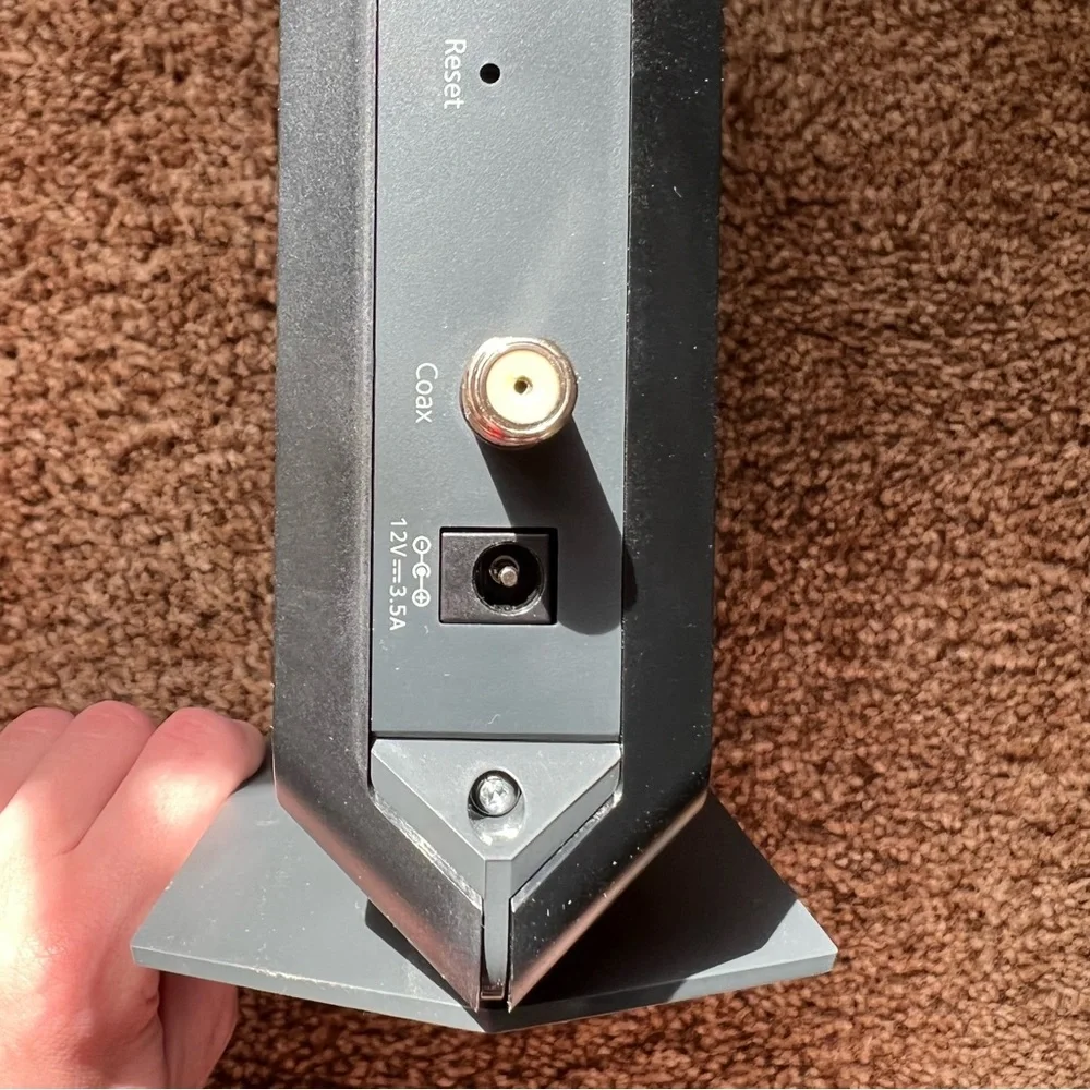 NETGEAR Nighthawk Cable Modem WiFi Router AC1900 Built-In DOCSIS - Picture 13 of 15